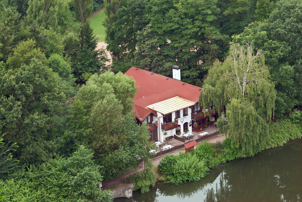 Lovecky Hotel Jivak Loučeň Eksteriør billede